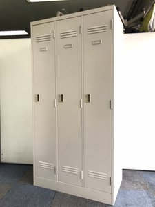 【限定1台！！】ヘルメットも収納可能！工場などに大活躍！