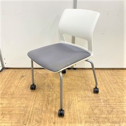 【12脚入荷】スタック可能な省スペースミーティングチェア！！まとめて入荷です