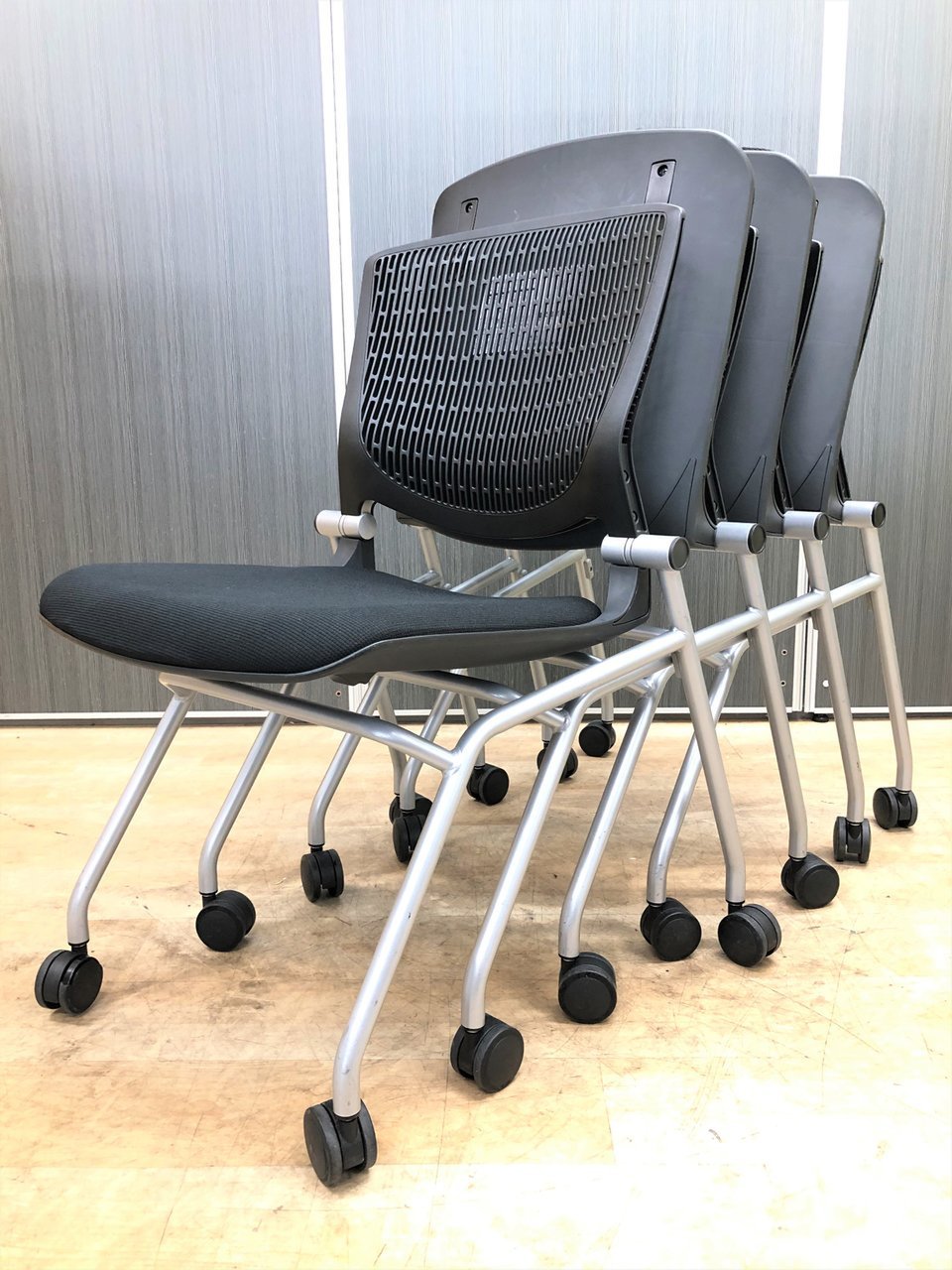 【4脚セット！！】オカムラ製　グラータ　ネスティングチェア【人気のブラック】
                        グラータ 
                                    中古
            