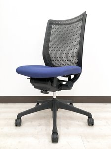 【座面が青～！】オカムラの人気シリーズ！ハイバックチェア！