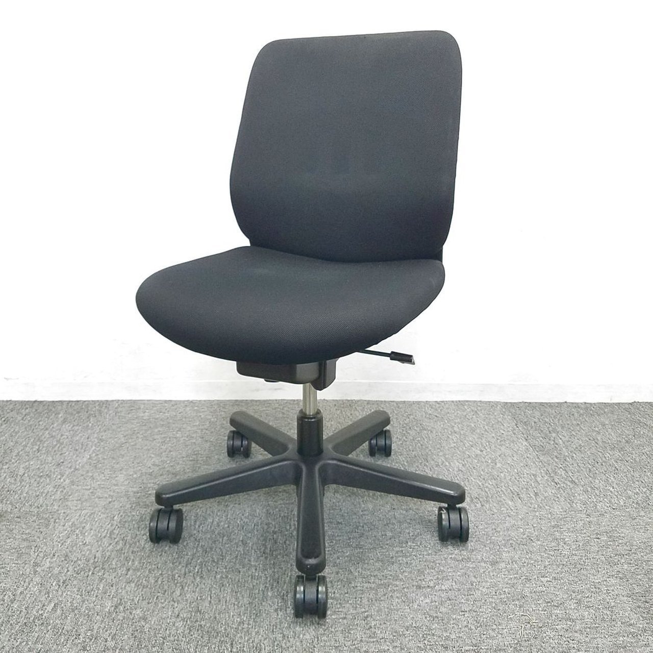 【シンプルデザインでローコスト！】急な増員などにも！トルテ/イトーキ/肘無し
                        トルテ 
                                    中古
            