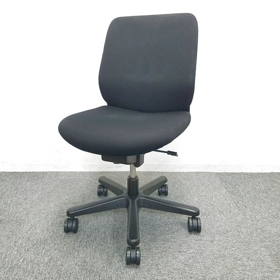 【中古】トルテ   イトーキ（ITOKI） 肘無ローバックチェア