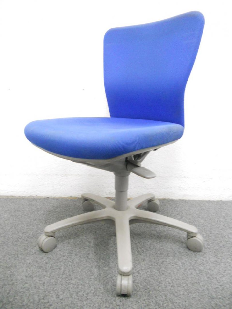 オカムラ okamura カロッツア ブルー ローバック グレーシェル 【中古品】【新大阪】【北区】【淀川区】【北摂】【起業】
                        カロッツァ 
                                    中古
            