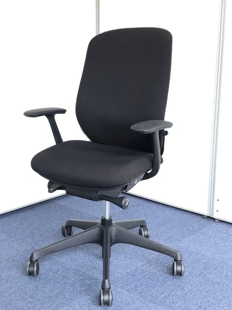 【中古】シルフィー（クッション）   オカムラ（okamura） 肘付ハイバックチェア