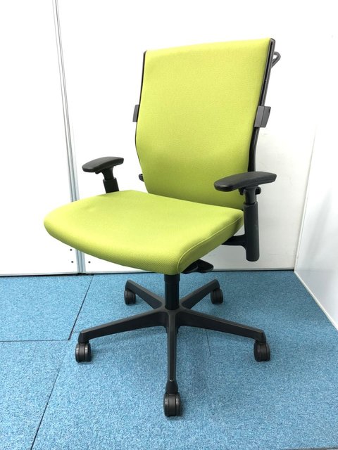 【中古】エスクード（クッション）   オカムラ（okamura） 肘付ローバックチェア