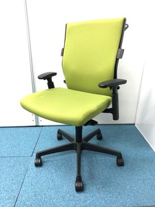 【根強い人気商品】オカムラ製エスクード/ライトグリーン/コートハンガー付き/アジャスタブルアーム