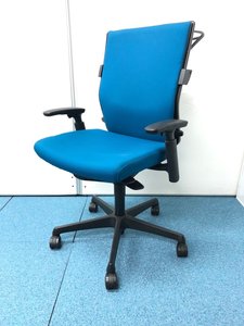 【根強い人気商品】オカムラ製エスクード/ブルー/コートハンガー付き/アジャスタブルアーム