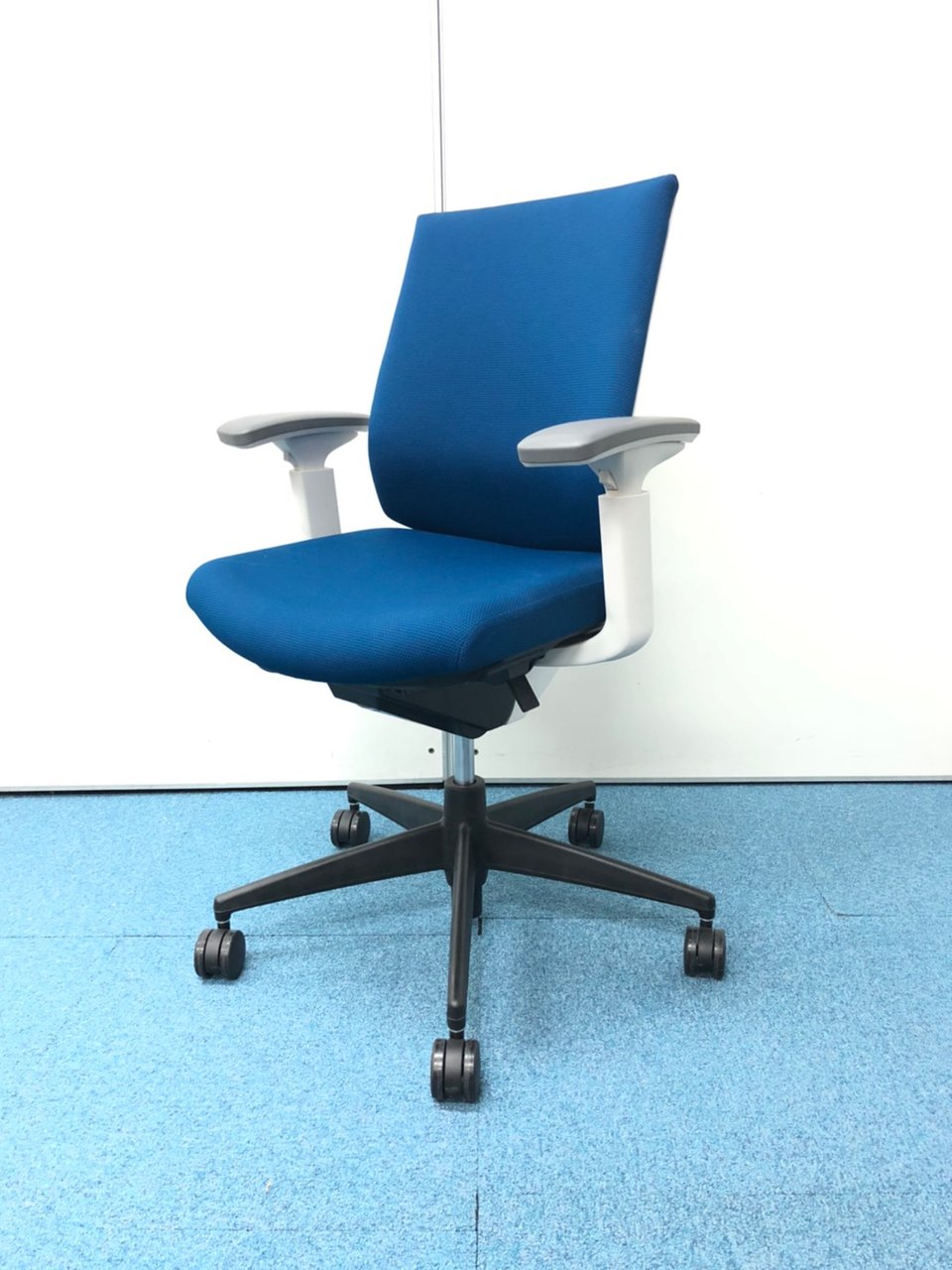 【現行モデル】コクヨ製ウィザード3/早い者勝ち
                        ウィザード3 
                                    中古
            