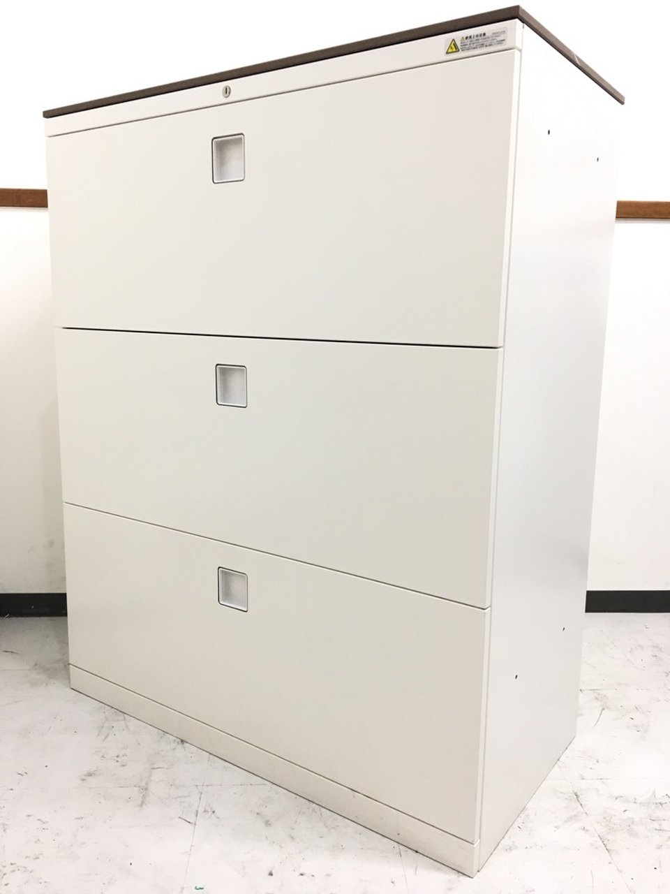 お洒落な書類キャビネット入荷｜天板付き｜ホワイト×ブラウン｜カウンターとしても使えます
                        レクトライン 
                                    中古
            