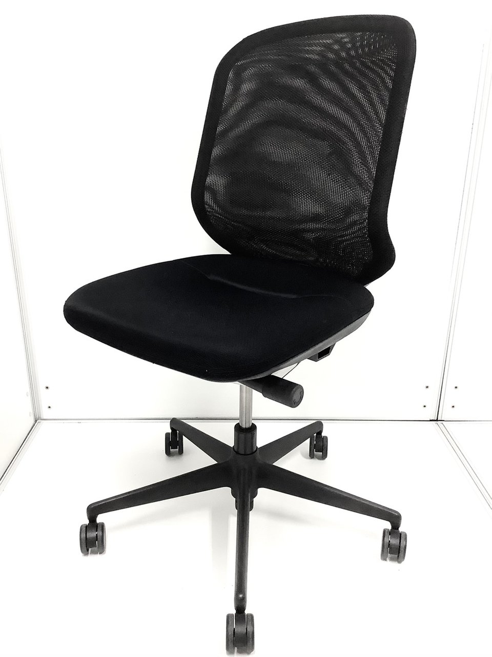 大人気／定番／デザイナーズ家具／オススメ　◆vitra／ヴィトラ　◆Meda Pal／メダパル ※横浜店撮影画像※
                        メダパル 
                                    中古
            