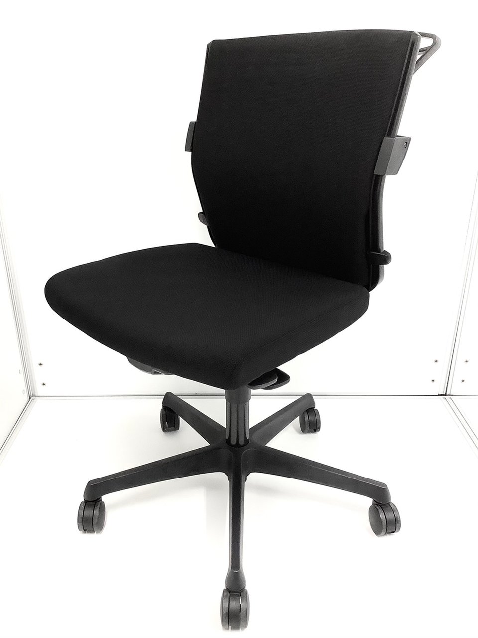 大人気／定番／ハイスタンダードモデル　◆オカムラ／Okamura◆エスクード／ESCUDO ※横浜店撮影画※
                        エスクード（クッション） 
                                    中古
            