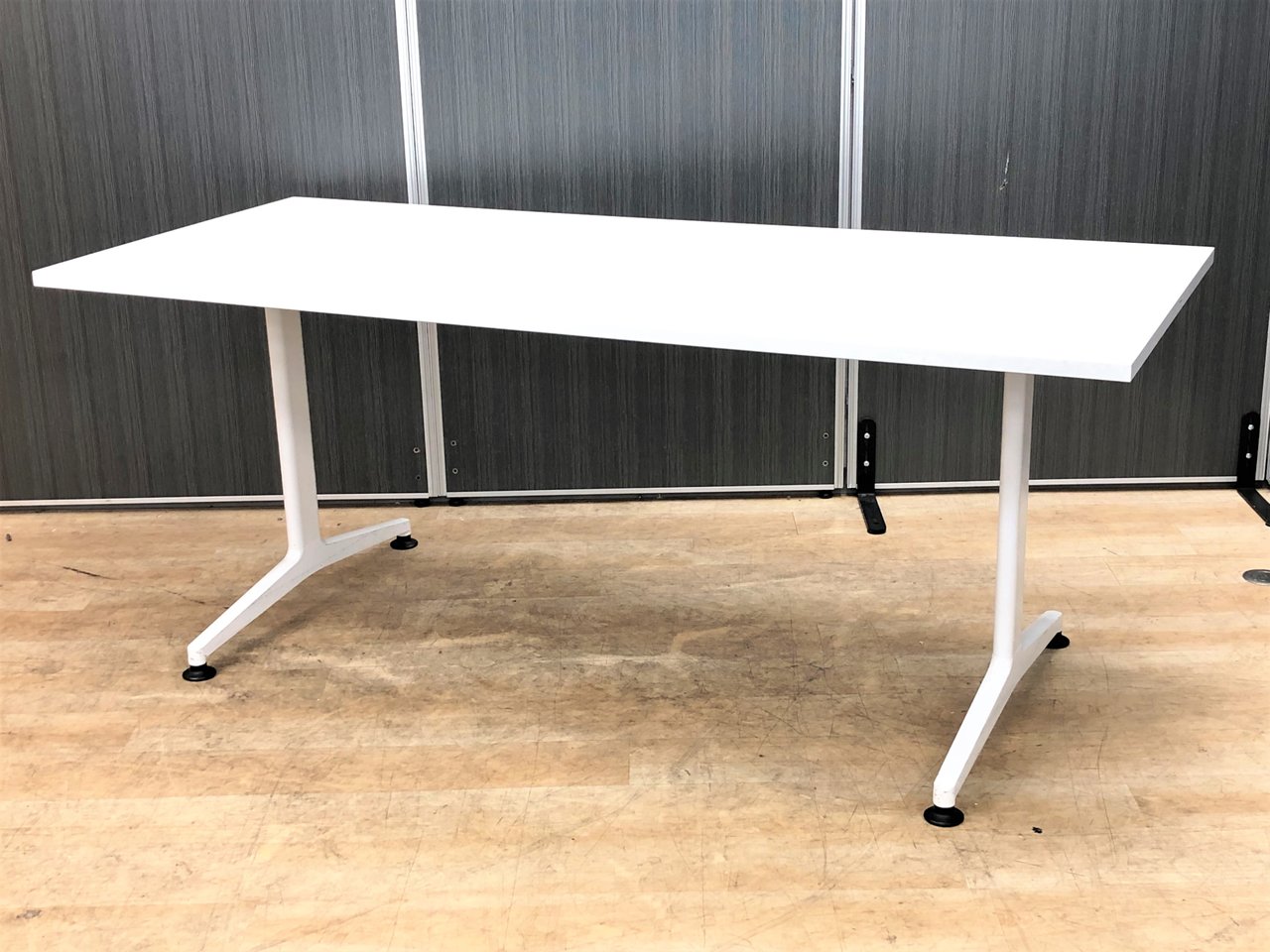 【2台入荷】作業台にもオススメ！奥ゆかしいテーブル【中古】【オフィス家具】【東京】【大阪】【愛知】【岐阜】
                        JUTO
                                    中古
            