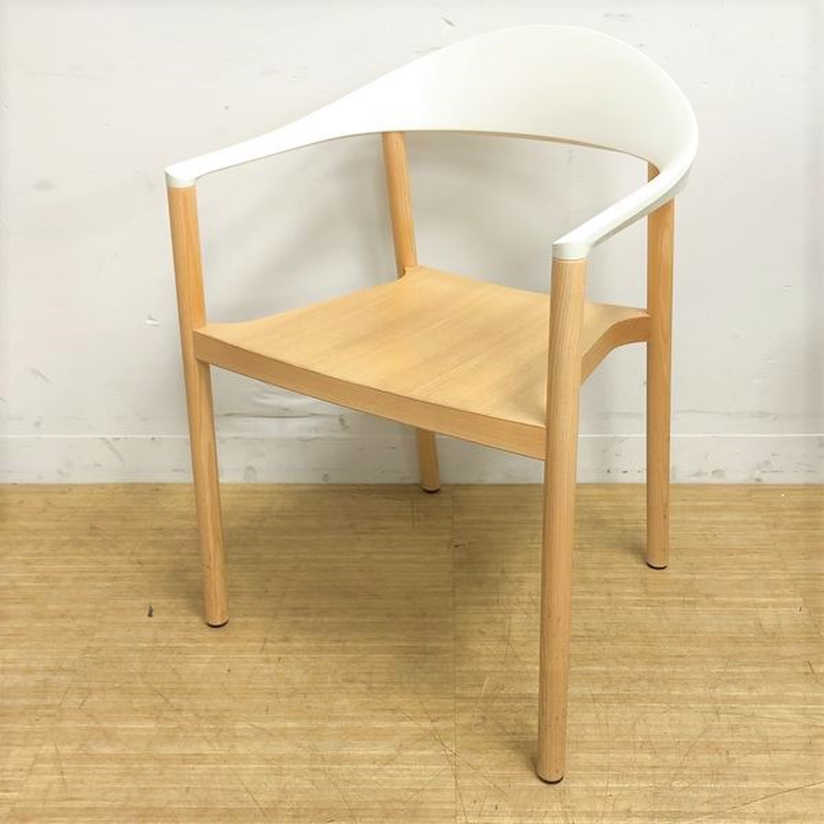 【デザイナーズ家具】MONZA(モンザ)/PLANK(プランク)　イタリアブランド　ダイニングチェア　スタッキングチェア　モダンデザイン
                        MONZA(モンザ)/PLANK(プランク)
                                    中古
            