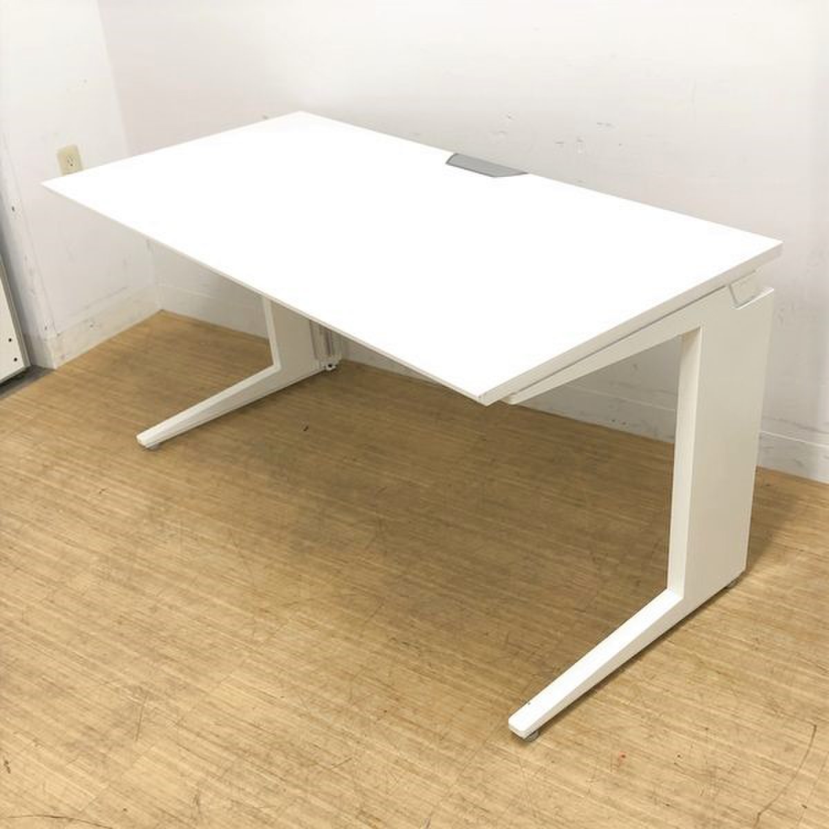 フリースタンディングデスク　オカムラ　プロユニット　ホワイト天板/Ｌ字脚　★フリー アドレスデスクにもなります★　W1400
                        プロユニット 
                                    中古
            