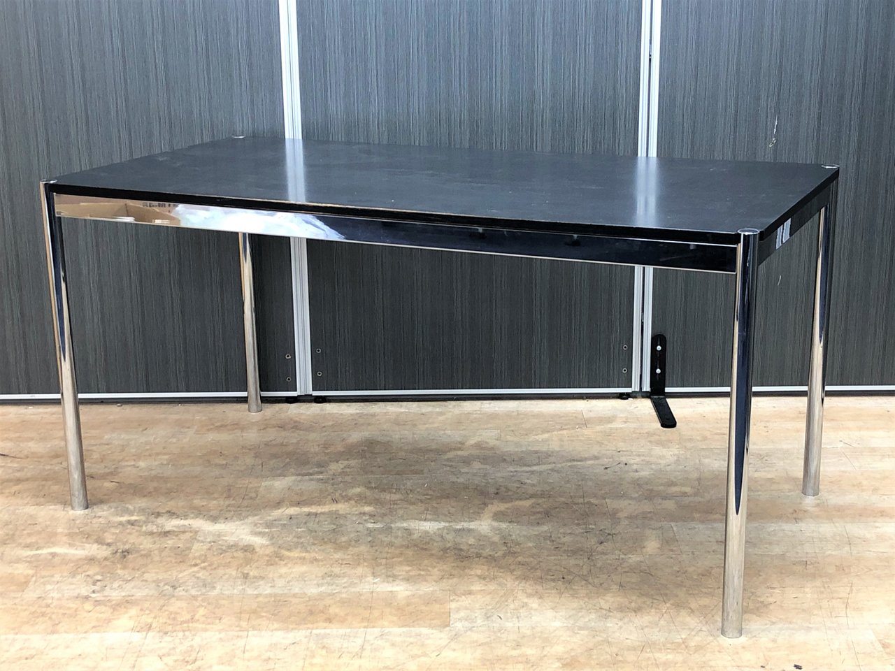 【1台入荷】デザイナーズ家具！訳アリの為お得にご案内【中古】【オフィス家具】【東京】【大阪】【愛知】【岐阜】【滋賀】【長野】
                        USMハラーテーブル 
                                    中古
            