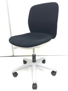 【定価約3万円！！人気のブラックカラー定番商品！！コスパに優れたOAチェア！！】内田洋行/エニーザ(Anyza)