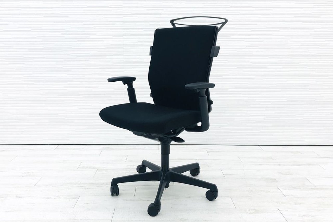 【根強い人気商品】オカムラ製エスクード/ブラック/コートハンガー付き
                        エスクード（クッション） 
                                    中古
            