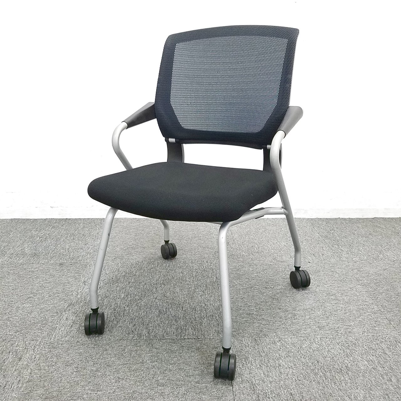 【12脚入荷】コクヨの人気チェアが入荷！中古　メッシュ　ミーティングチェア　会議チェア オフィス 家具
                        サテリテ（キャスタータイプ） 
                                    中古
            