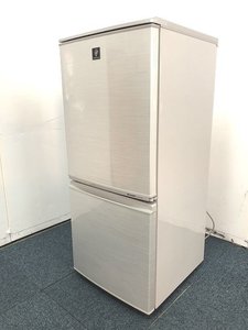 【2012年製！！コンパクトで休憩室などにおすすめ！！冷蔵庫の入荷です！！】