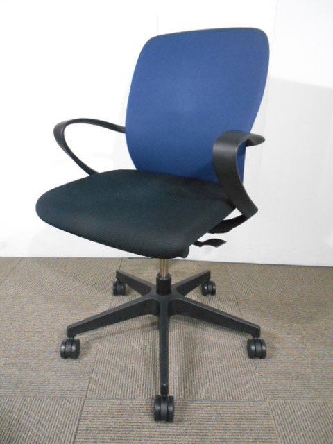 【中古】フルゴ   イトーキ（ITOKI） 肘付ローバックチェア