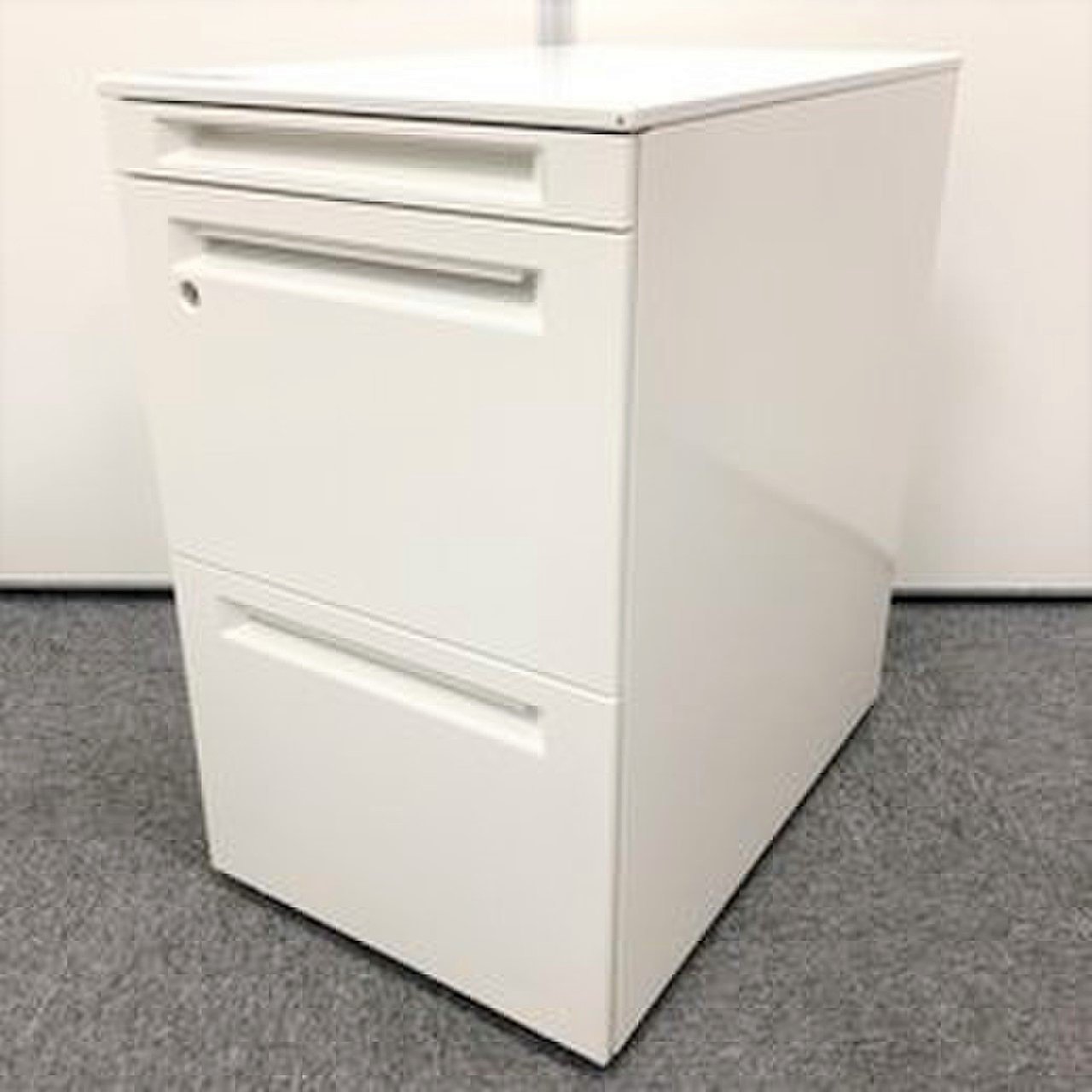 【3段ワゴン】【ホワイト】【H650㎜】【オカムラ製】【アドバンスシリーズ】【人気】【フリアド用】【18台入荷】
                        アドバンス 
                                    中古
            