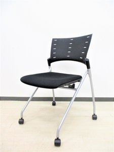 人気シリーズ！落ち着いたブラック色の入荷です！デザイン性、座り心地の良いミーティングチェア‼【在庫入替】