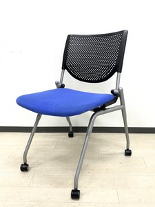 オカムラの人気ネスティングチェア！プロスタック　ブルーが4脚入荷！【在庫入替】