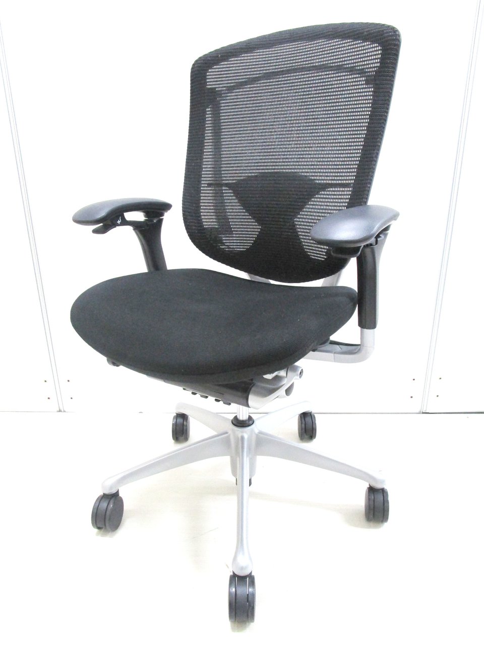 【新品肘パッド交換品】【肘付】【良好品】オカムラ/コンテッサ/ブラック【3脚のみ！】【納品5/20以降となります】
                        コンテッサ 
                                    中古
            