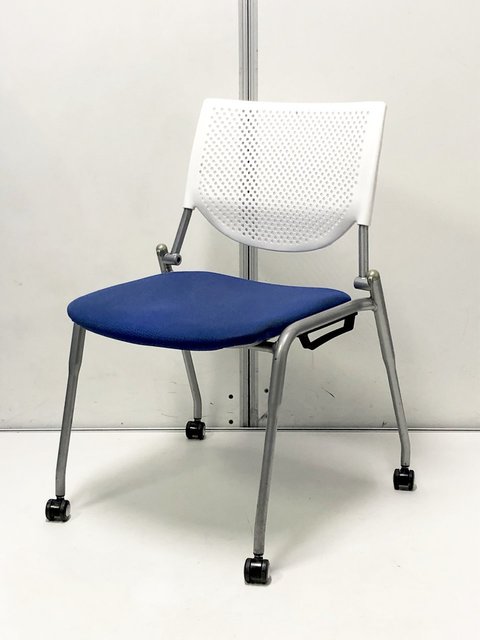 【中古】プロスタック   オカムラ（okamura） スタッキングチェア