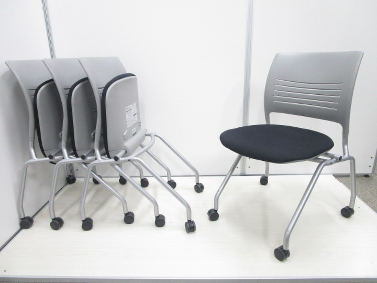 4脚セット！オカムラの人気ネスティングチェア！
                        エレナⅡ 
                                    中古
            