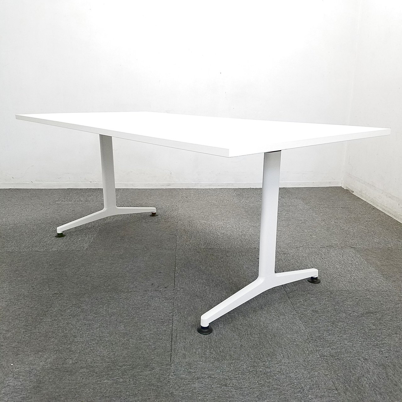 【3台入荷】十人十色の空間を彩る人気のテーブル入荷！中古　テーブル　オフィス　会議　打ち合わせ
                        JUTO
                                    中古
            