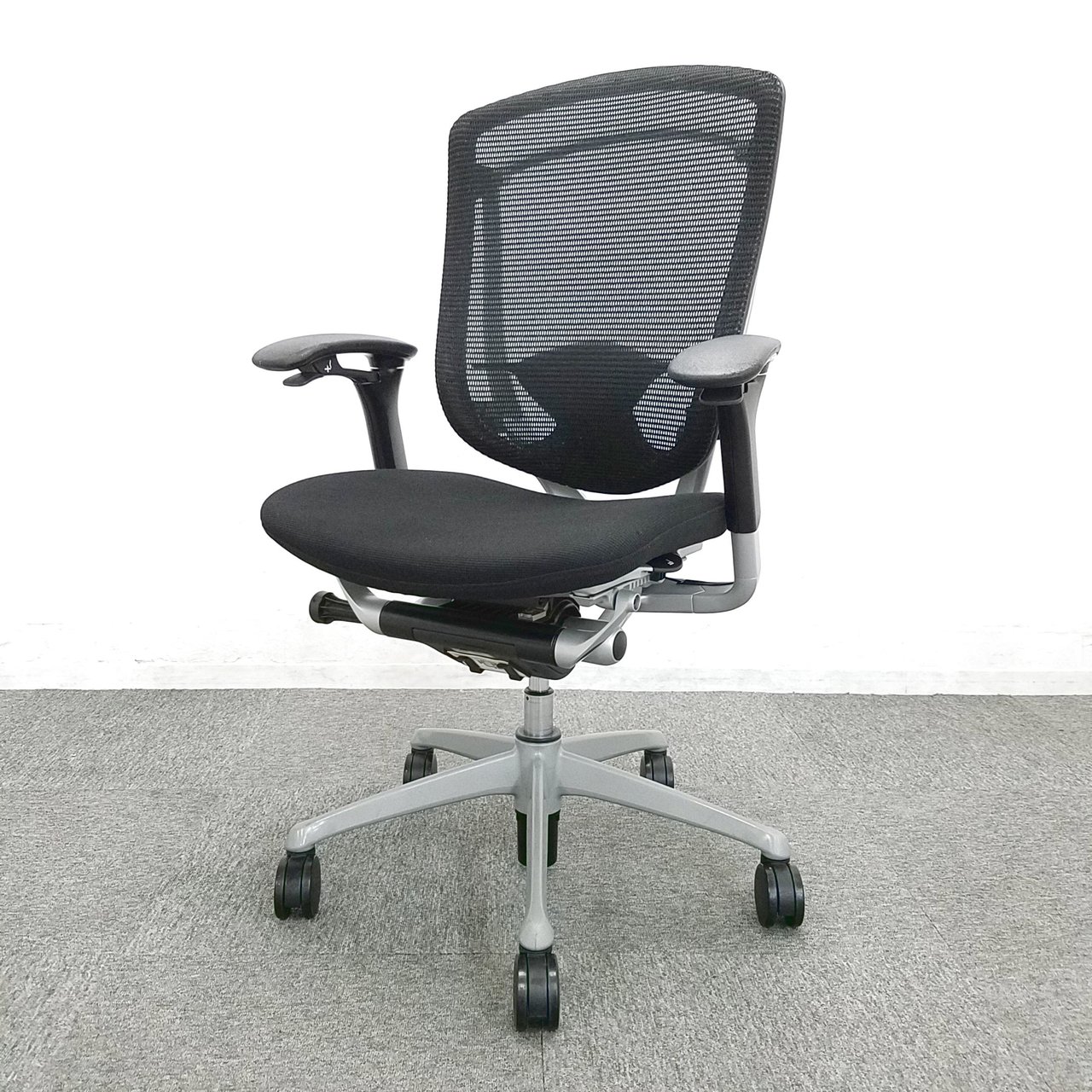 【18脚入荷】ハイクラス高級チェアでオフィスに至福のひと時を,,,中古　エグゼクティブチェア　オフィス家具　テレワーク　在宅ワーク　コロナウイルス　高級チェア　オフィス　OAチェア　ハイバック　メッシュ
                        コンテッサ 
                                    中古
            