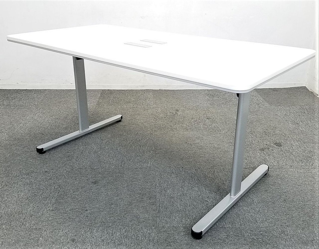 【配線が通せる！】■コクヨ製　ミーティングテーブル　Ｗ1200×D750mm　ホワイト
                        BT-500 
                                    中古
            