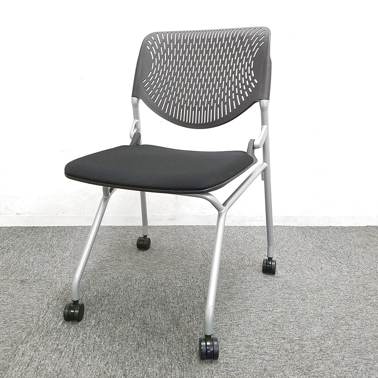 【12脚入荷】オカムラの現行モデルチェア入荷！中古　ネスティングチェア　オフィス　ミーティングチェア
                        ルナ 
                                    中古
            