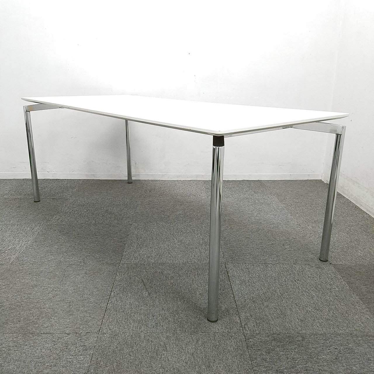 【3台入荷】内田洋行製｜W1800｜シックで落ち着いた雰囲気の会議用テーブルが入荷致しました！　中古家具　リサイクル　高級　会議　ミーティング　テーブル　中古
                        エムアル ミーティングテーブル 
                                    中古
            