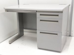 内田洋行製の高品質デスク！1人用として使いやすい幅100cmタイプ！引出薄型！
※引出に塗装剥げが見受けられる個体があります。