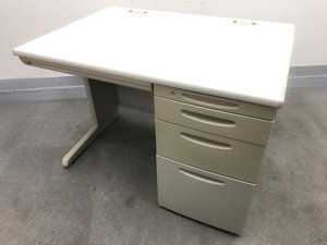 【横幅100㎝】コンパクトな片袖机を入荷致しました！
※引出に日焼けある為、特価