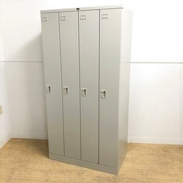 国内メーカー品の4人用ロッカー