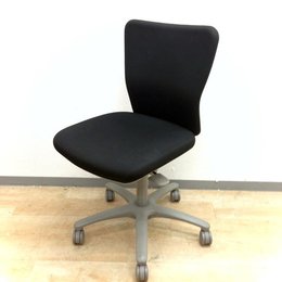 【ワケあり価格！！】【おつとめ品】座面ほつれありの為、特別価格です！！｜肘無しローバック｜ブラックカラー【カロッツァ】【関西在庫数ナンバーワン・尼崎店】