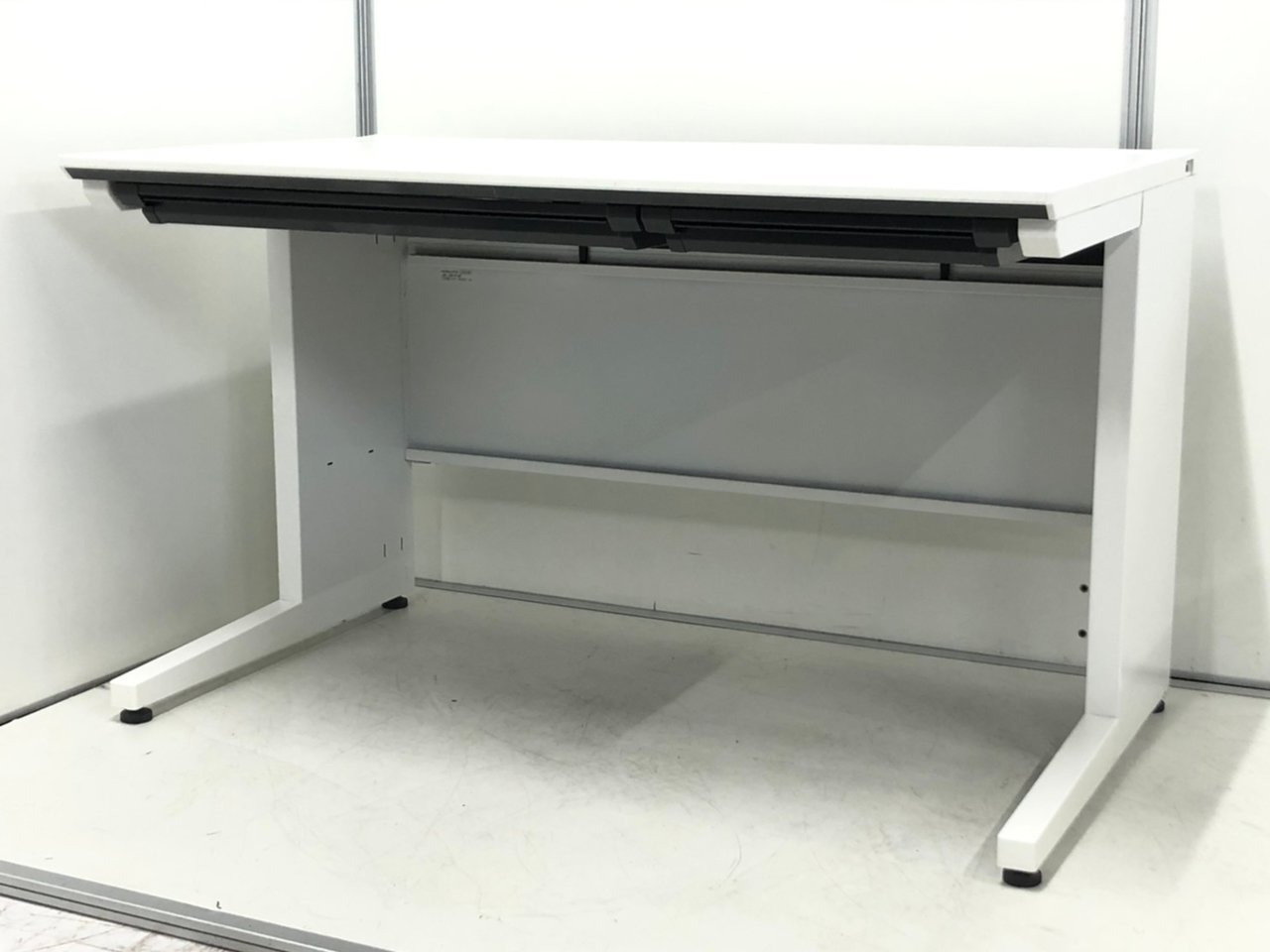 【デザイン性＆機能性バツグン！】■コクヨ製　1200ｍｍ幅の平机の入荷です！！
                        iS
                                    中古
            