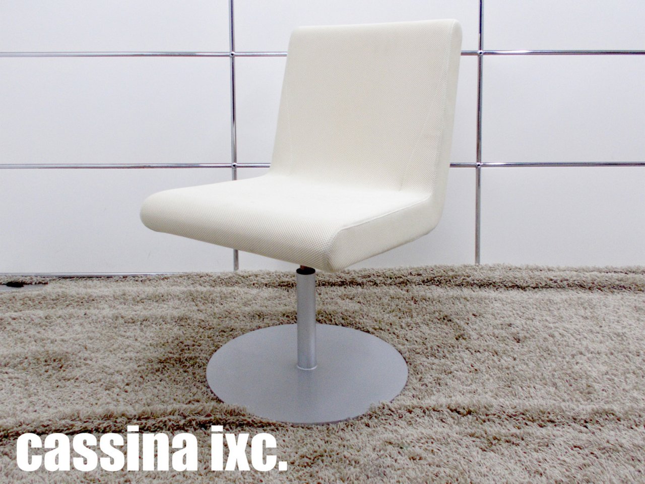 cassina/カッシーナ IXC　ブーメラン プリュス スウィベルチェア　オフホワイト
                        ブーメラン 
                                    中古
            