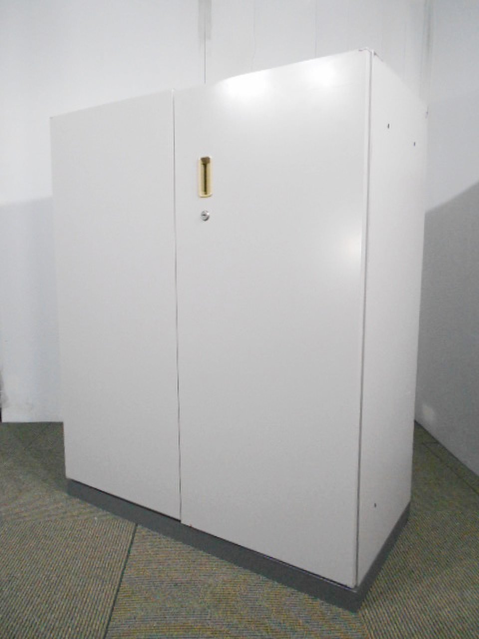 【1台の入荷】収納物の確認がしやすい両開き書庫！1台のみの入荷です！！
                        SU-Ⅱ
                                    中古
            