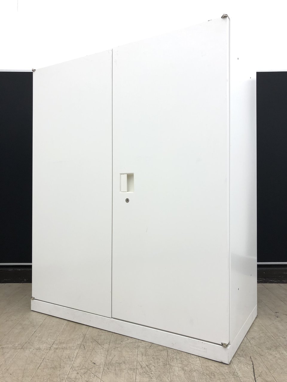 【両開き書庫】【国内メーカー】オカムラ製　SAシリーズ　ホワイトカラー【収納】
                        SA 
                                    中古
            