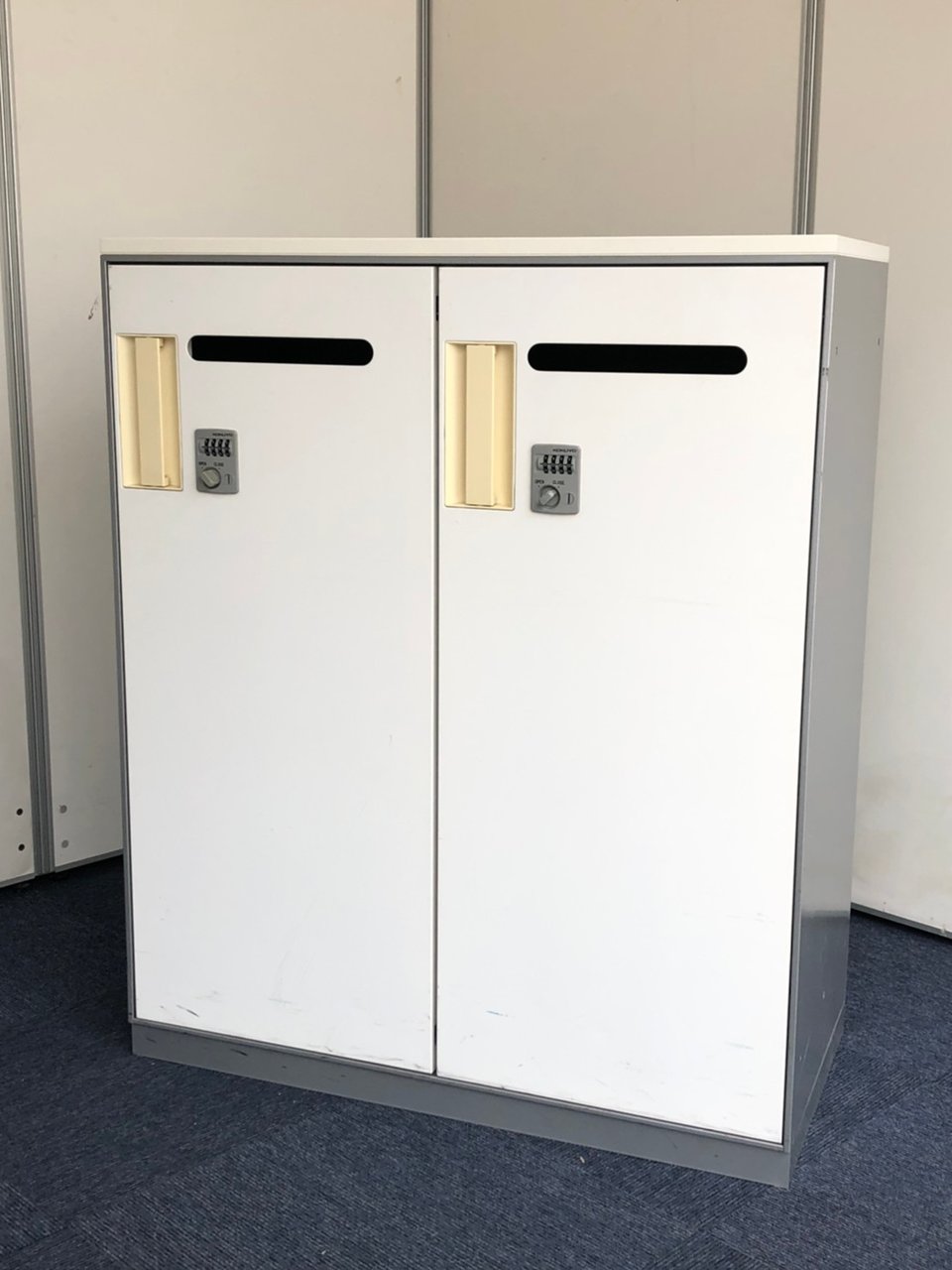 【年式が古いため初期保証対象外】2人用パーソナルロッカー。
                        ユニフレックス 
                                    中古
            