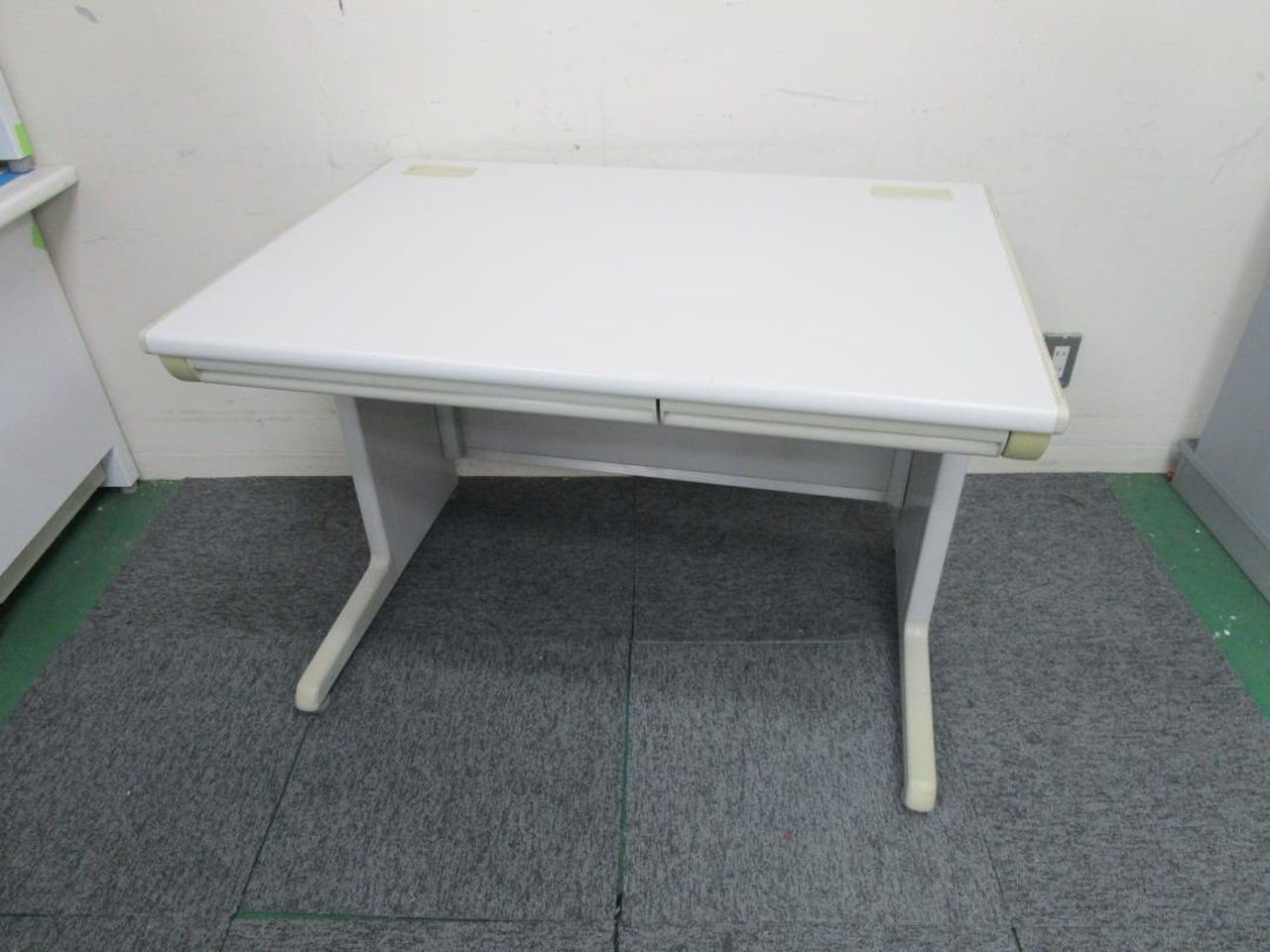 横幅1000㎜　平机　オカムラ製　SD　定番デスク
                        SDデスクシステム 
                                    中古
            