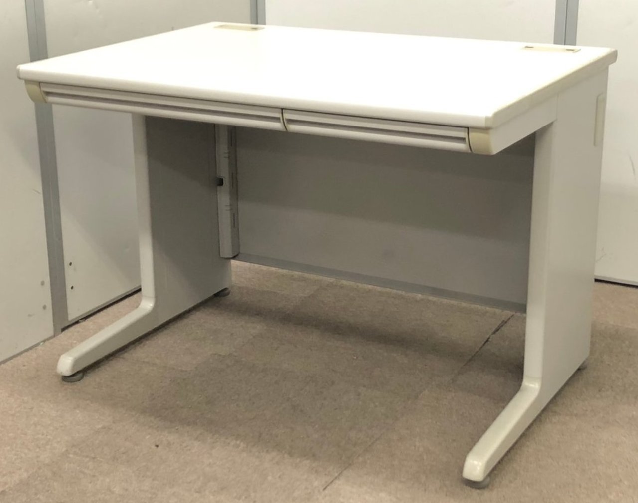 【幅1000のコンパクトサイズ】オカムラ/平机/SD/ニューグレー/
                        SDデスクシステム 
                                    中古
            