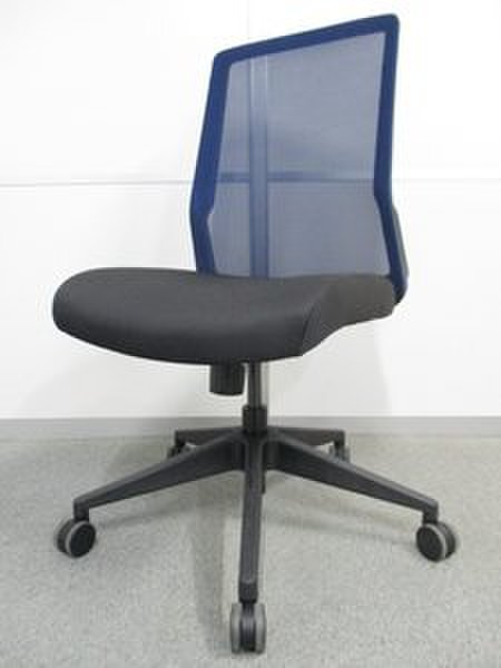 【定価約3万円！！背もたれメッシュで通気性バツグン！！クッション性もよく快適です！】
                        STM
                                    新品
            