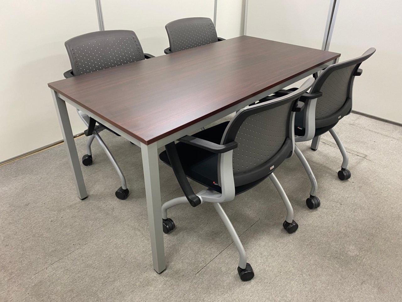 【4名用にお勧め！】高級感のあるダークブラウン天板テーブル+椅子4脚セット【DB】
                        その他シリーズ
                                    中古
            