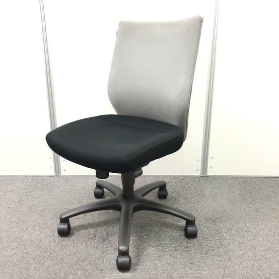 【中古】CXスプレージ   オカムラ（okamura） 肘無ローバックチェア
