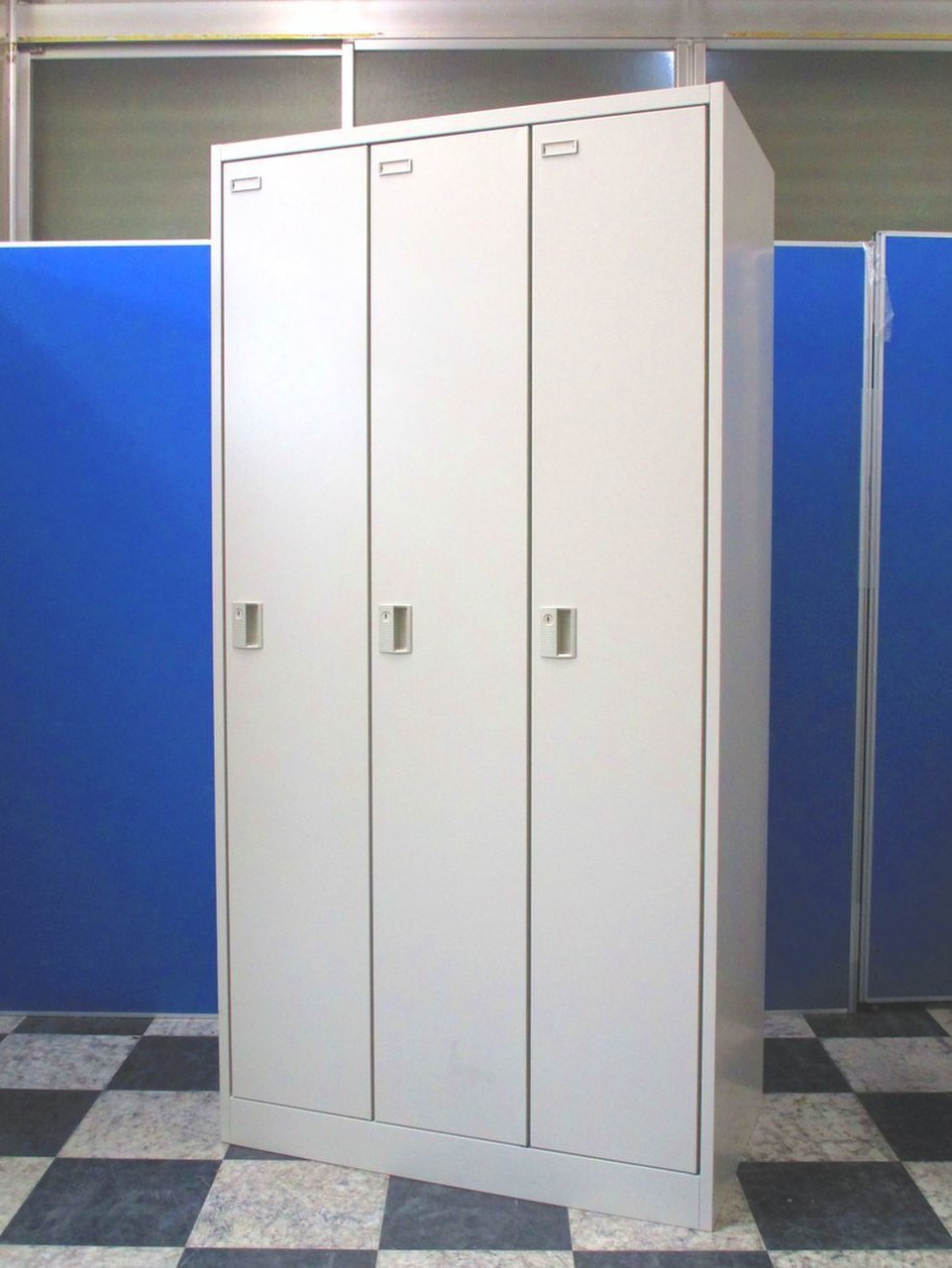 【新入社員様用に！！】オカムラ（okamura）FZシリーズ　3人用ロッカー／色：ニューグレー
                        FZ 
                                    中古
            